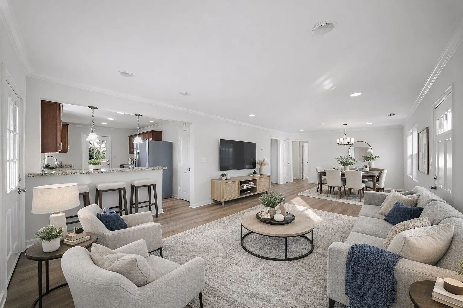 4 bed, 2100 sqft, $2,600 — Photo 4