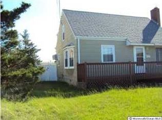 206 W 10th St, Ship Bottom, NJ 08008