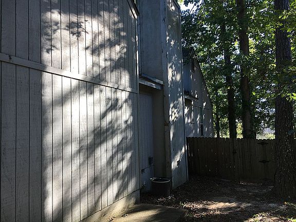 2nd image of 2588 Arapahoe Cir