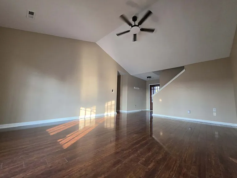5902 Pine View Ct — Photo 9