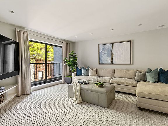 4th image of 22 E 82nd St APT 5