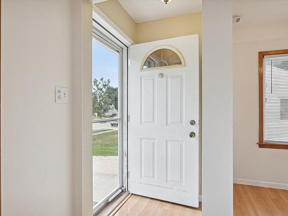 5th image of 28466 Sheridan St