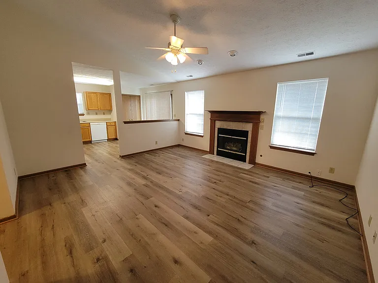 80 Phillips Ct — Photo 2