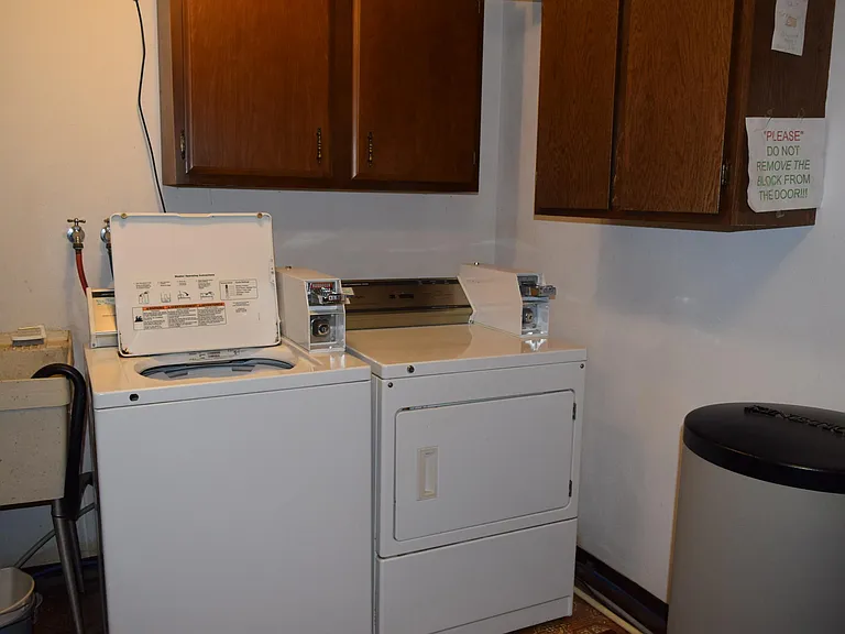 425 W Maine St — Photo 14