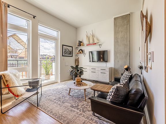 4th image of 2421 NW Market St #4196908