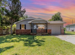 102 Glenda Dr, Yukon, OK 73099