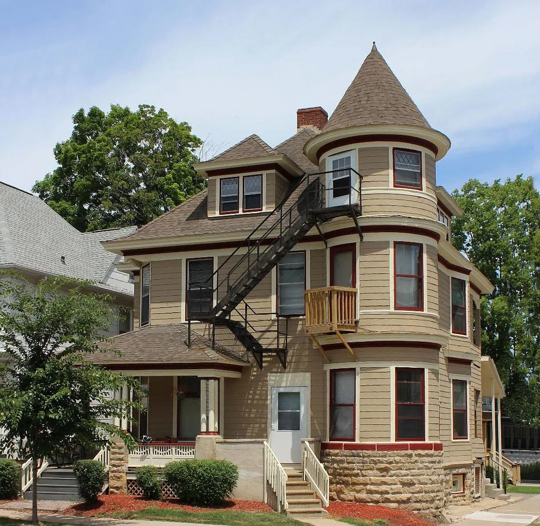 301 N. Pinckney Street — Photo 1