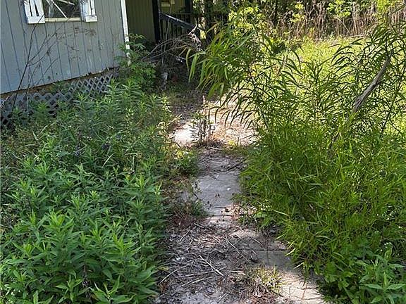 4th image of 19589 Singleton Rd W