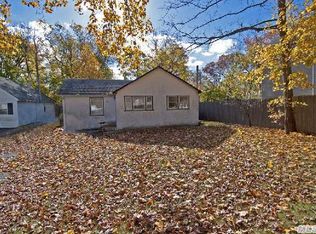 36 Fairview Ave, Islip Terrace, NY 11752