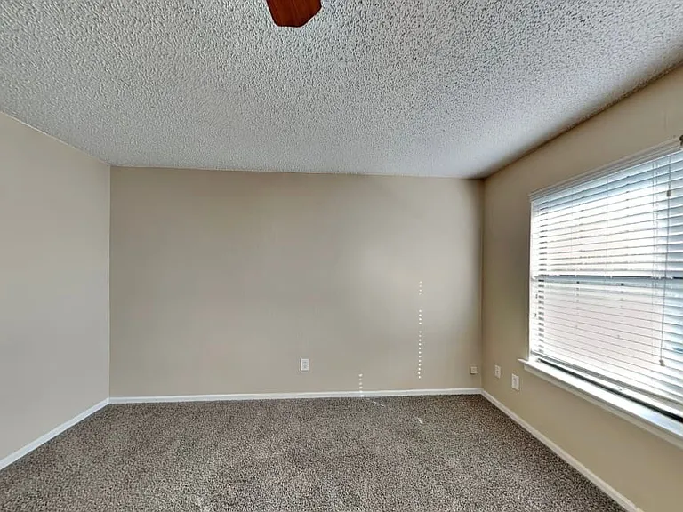 6005 Rocky Point Dr — Photo 3