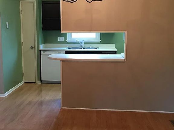 3rd image of 1301 Truman Pl