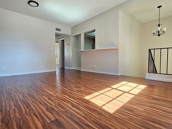 4th image of 13749 Los Angeles St