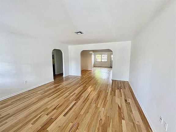 3rd image of 314 Cornell Dr