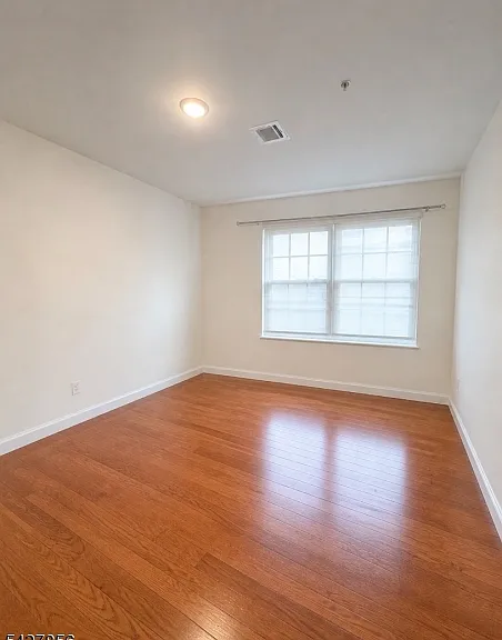 1084 Elizabeth Ave #2B — Photo 9