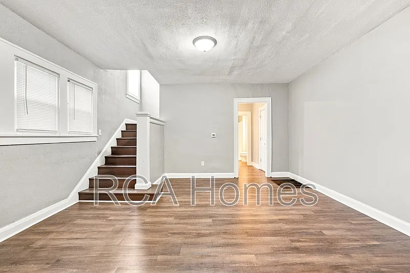 3 bed, 2.0 bath, 1400 sqft, $1,500 — Photo 2