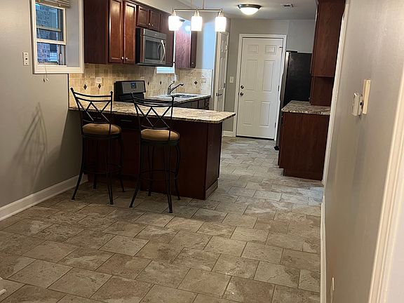3rd image of 5634 N Central Ave #G
