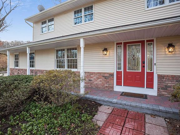 3rd image of 6 Jefferson Ct