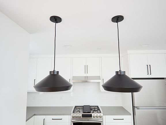 4th image of 321 Rose Ave #4