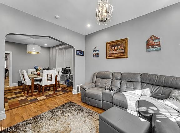 3rd image of 1032 N Lawndale Ave
