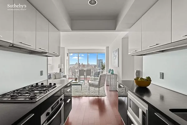 Rented by Sotheby's International Realty | media 21