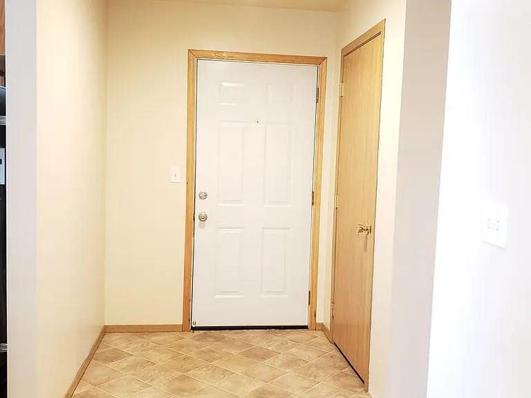 591 Eastmont Ave — Photo 3
