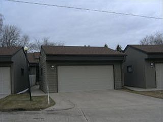 1st image of 425 32nd Ave S