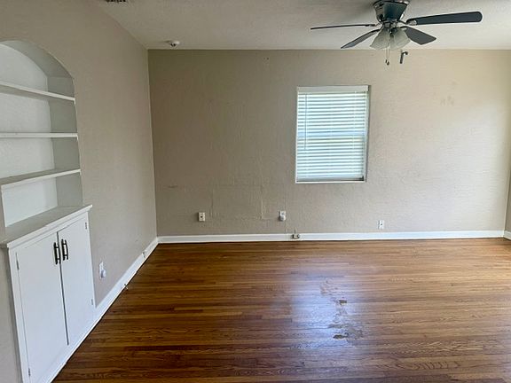 2nd image of 2000 Buckminster Cir