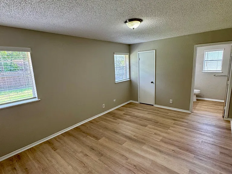 6000 Lindy Ln — Photo 12