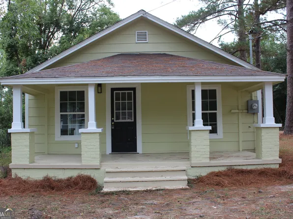 605 4th St E, Tifton, GA 31794