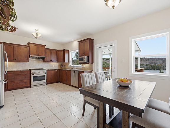 3rd image of 39 Roma Dr