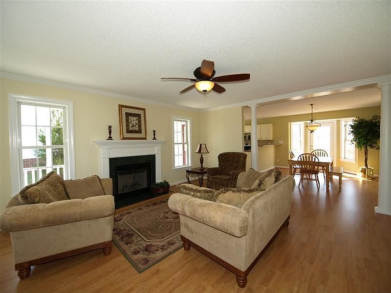 2nd image of 909 Borage Dr