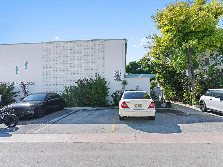 7286 Gary Ave — Photo 2
