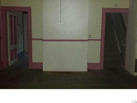3rd image of 81 Thacher St