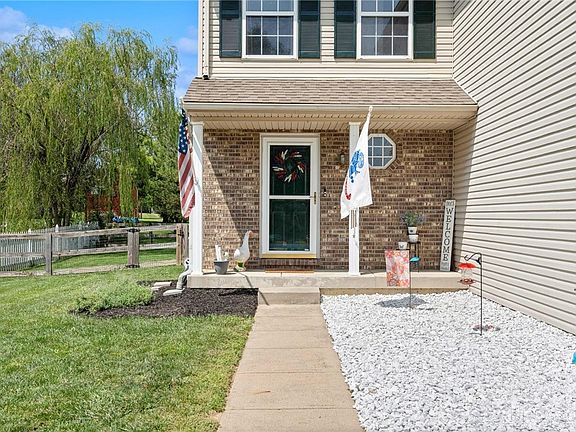 4th image of 111 Green Meadow Ct