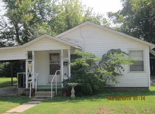 629 E Locust St, Piggott, AR 72454