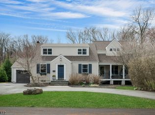 4 Center Dr, Mountain Lakes, NJ 07046