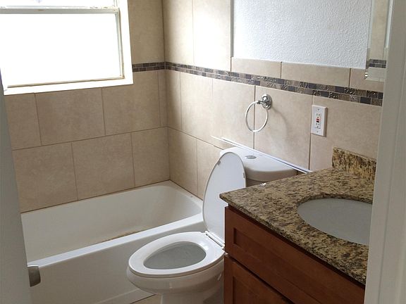 4th image of 1432 Parkway Dr APT 1B