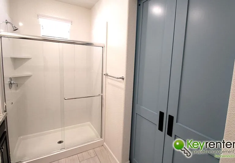 1061 Chapelhill Ln — Photo 22