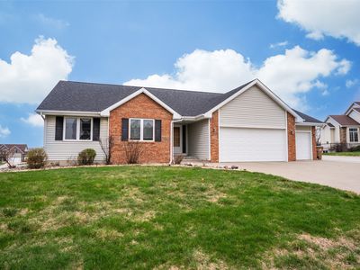 320 Canary Cir, Pleasant Hill, IA, 50327