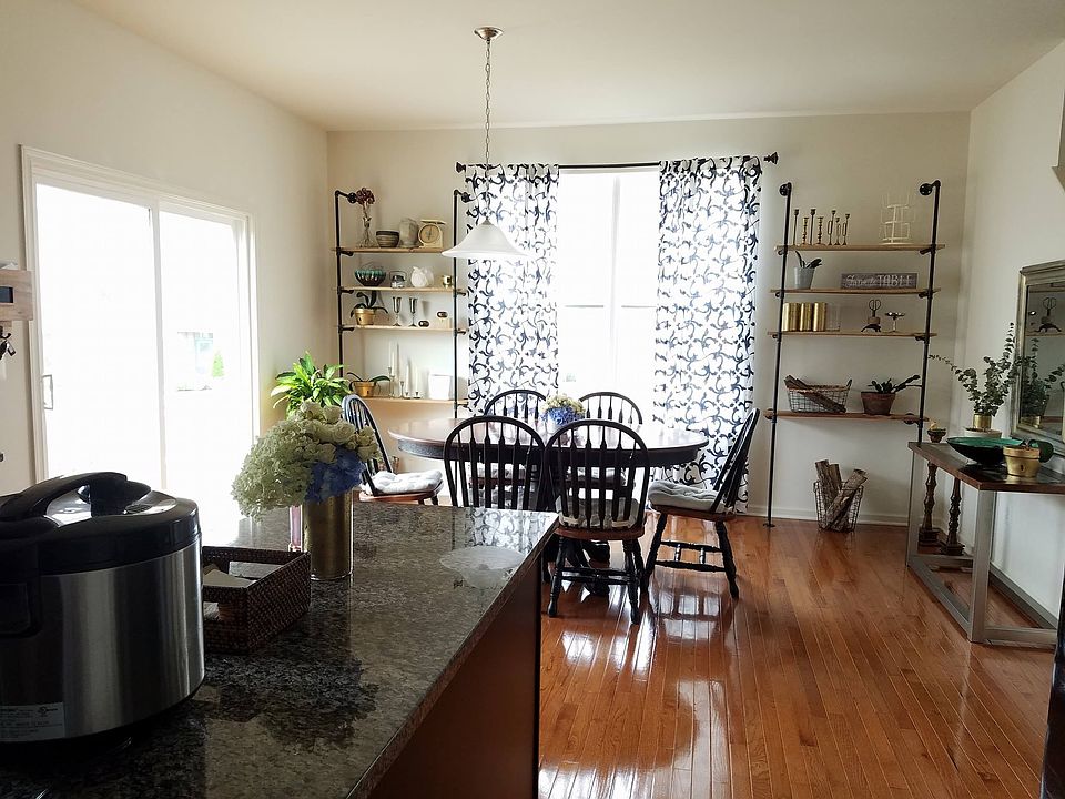 1st image of 10 Ballister Pl