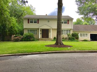 448 Utah St, Paramus, NJ 07652