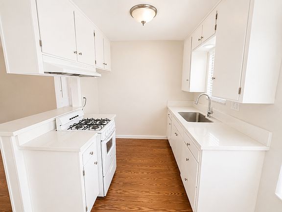 4th image of 1129 E Ocean Blvd APT 14