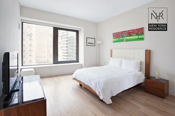 Sold by New York Residence | media 10