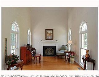2nd image of 3913 Savannah Dr