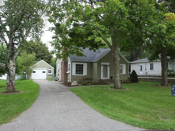 2nd image of 3336 Newcastle Dr SE