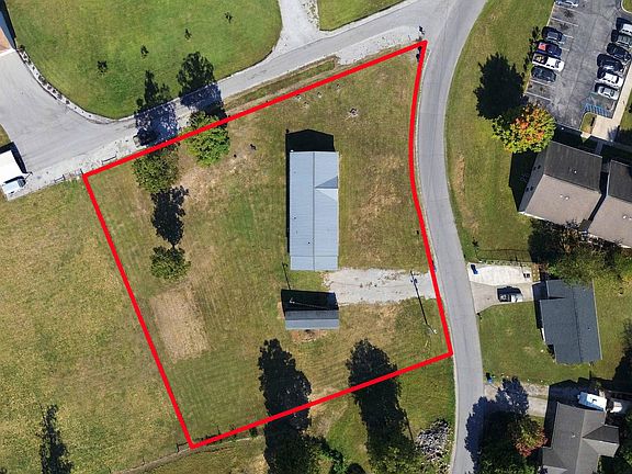 5th image of 401 Meadows Grove Rd
