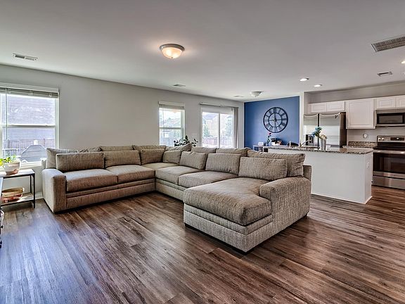 5th image of 395 Keeble Dr