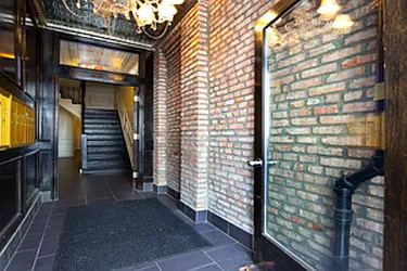 Rented by R New York