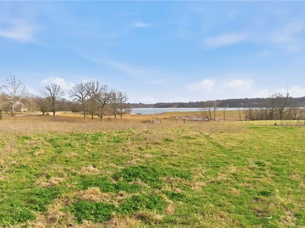 E Lake Rd, Springdale, AR 72762