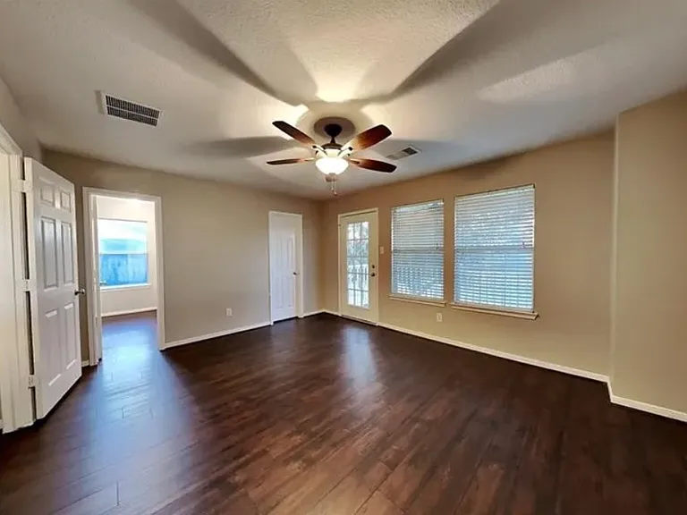 1608 Claremont Garden Cir — Photo 6